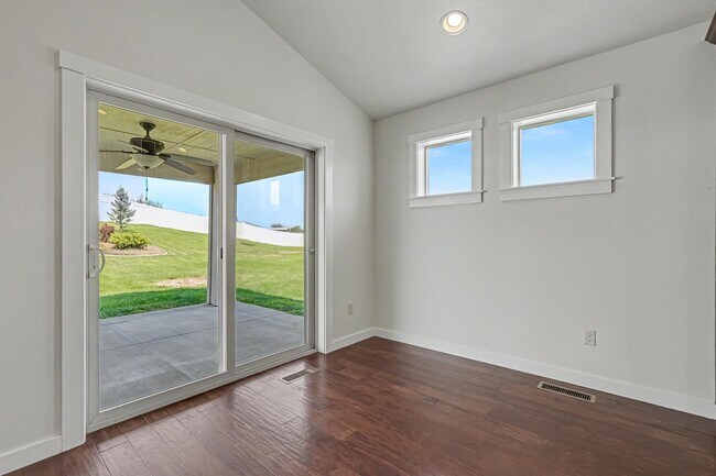 Building Photo - 2040 Kelly Dr