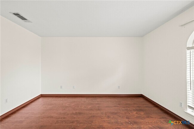 Building Photo - 1706 Bristol Dr