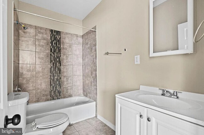 Building Photo - Newly Renovated 3 Bedroom in Charming Balt...