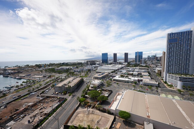 Building Photo - 1000 Auahi St