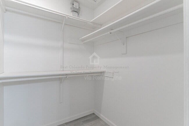 Building Photo - 911 Robinhood Ct