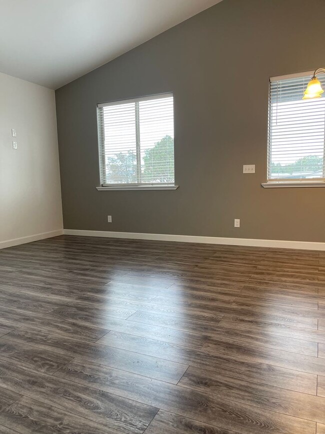 Building Photo - 1703 Ross Ave