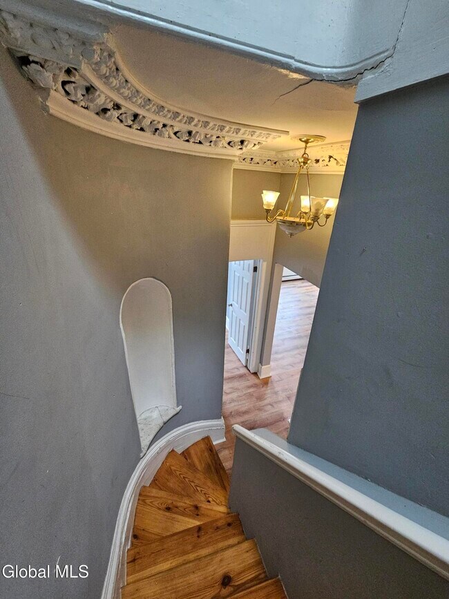 Building Photo - 32 1st St