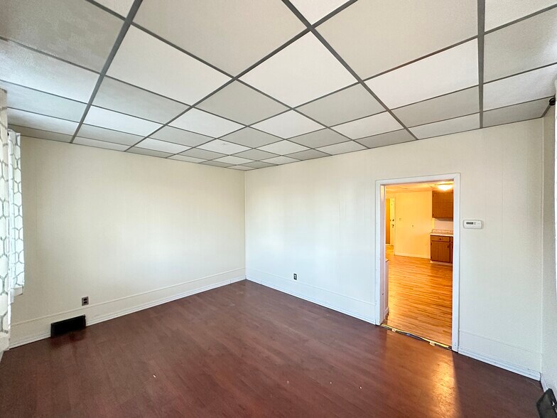 Building Photo - 105 W Chartes St