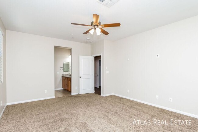 Building Photo - 577 Comodo St