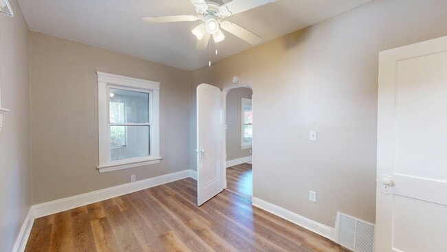 Building Photo - 2818 E 119th St