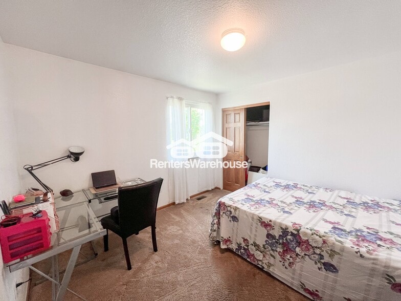 Building Photo - 4392 Deephaven Ct