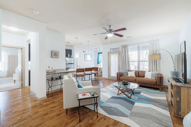 Building Photo - This Is the One!