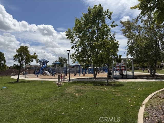 Building Photo - 400 Transport