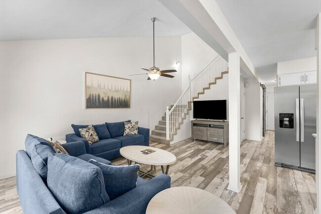 Building Photo - 629 Sandalwood Dr