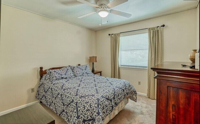 Building Photo - 3921 Overbrook Dr