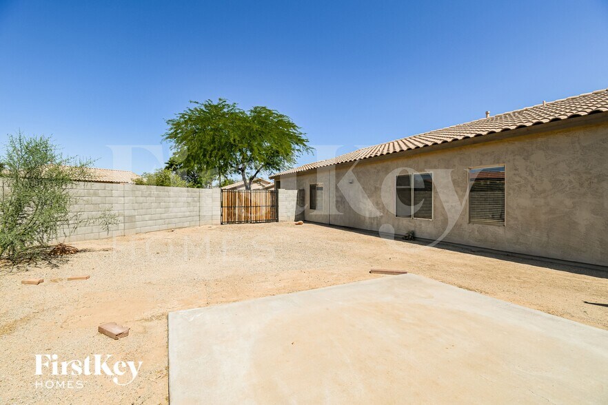 Building Photo - 521 E Red Rock Trail