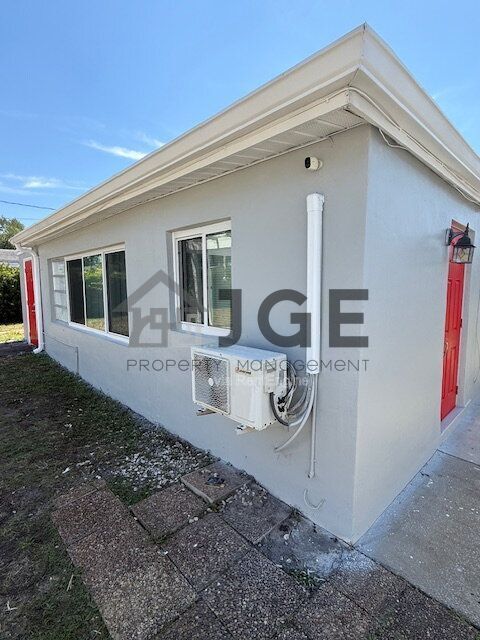 Building Photo - 6911 SW 12th St