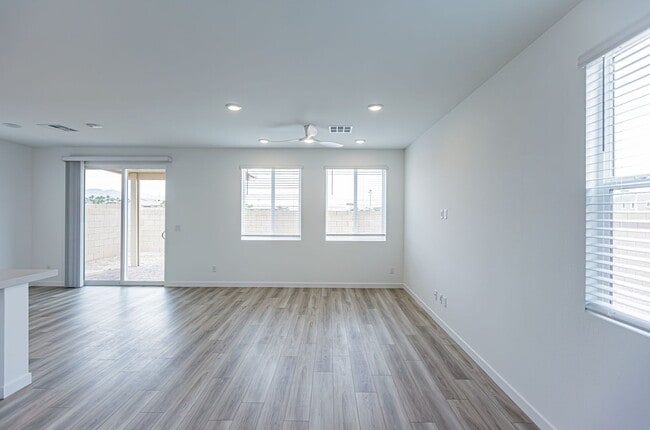 Building Photo - Brand New Home