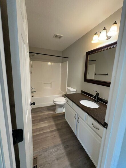 Building Photo - 1126 Maple Tree Ln