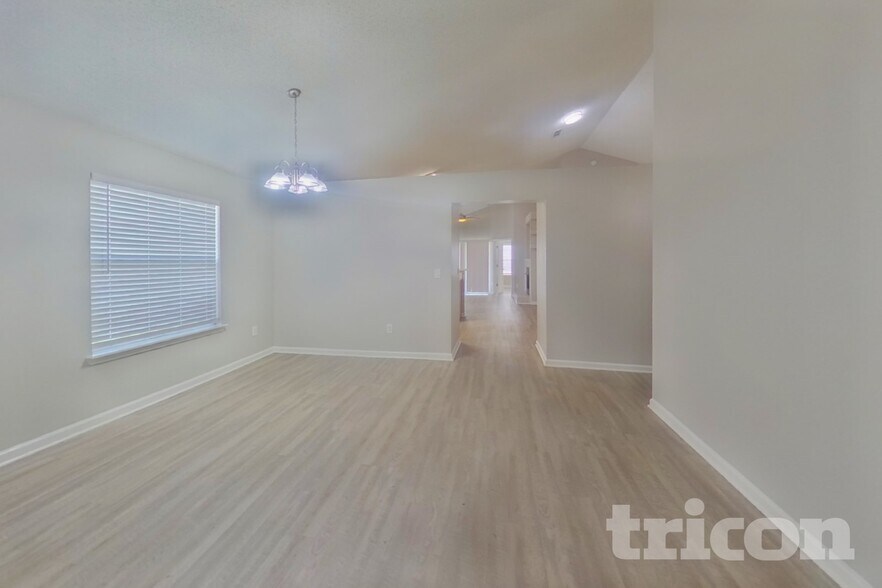 Building Photo - 12048 Coachman Lakes Way