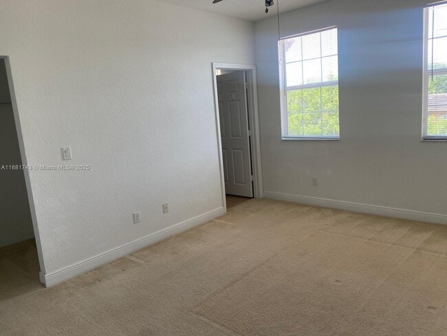 Building Photo - 948 SW 147th Ave