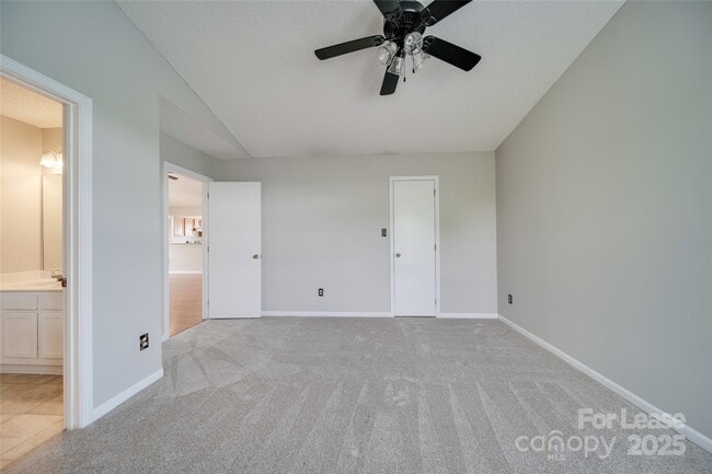 Building Photo - 120 Lantana Dr