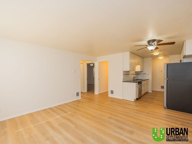 Building Photo - Upriver Dr. 3531-3533 E