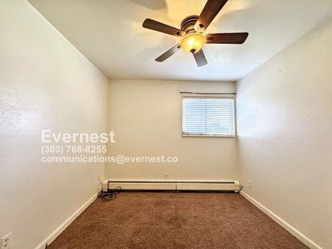 Building Photo - 2-Bedroom, 1-Bathroom Apartment in a Conve...