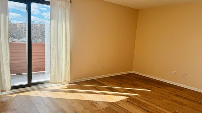 Building Photo - 2427 Washington Ave