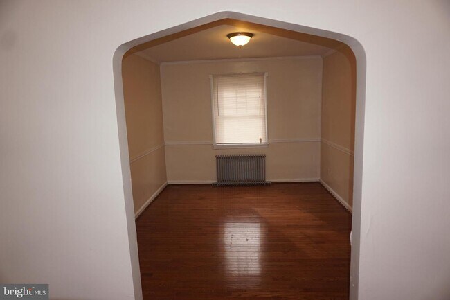 Building Photo - 4926 Edgemere Ave
