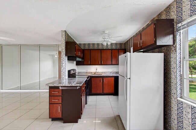 Building Photo - 116 Mansfield C