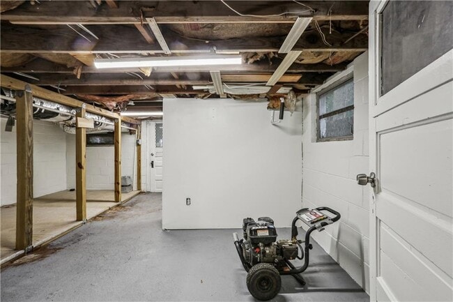 Building Photo - 6 Arc Way NE