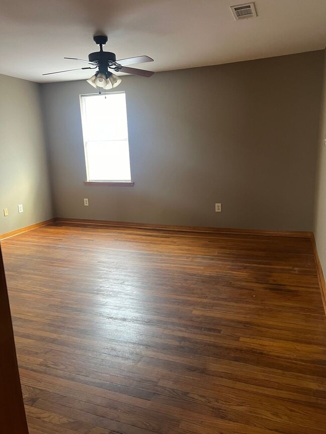 Building Photo - Eagle Duplex