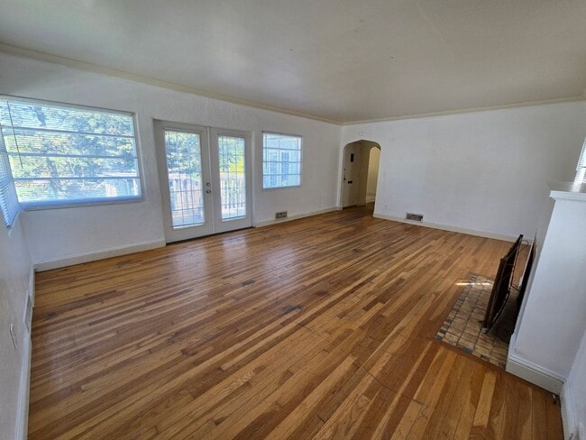 Building Photo - Adorable South Hill Home! Available Now!