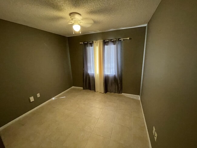 Building Photo - 3041 Bloomsbury Dr