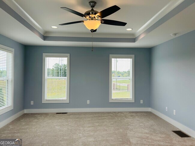 Building Photo - 425 Smokey Rd