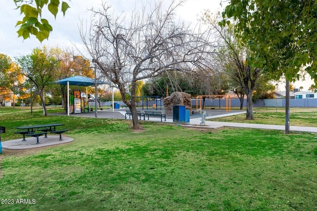 Building Photo - 532 W La Jolla Dr