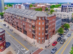 Building Photo - 360 S Elm St
