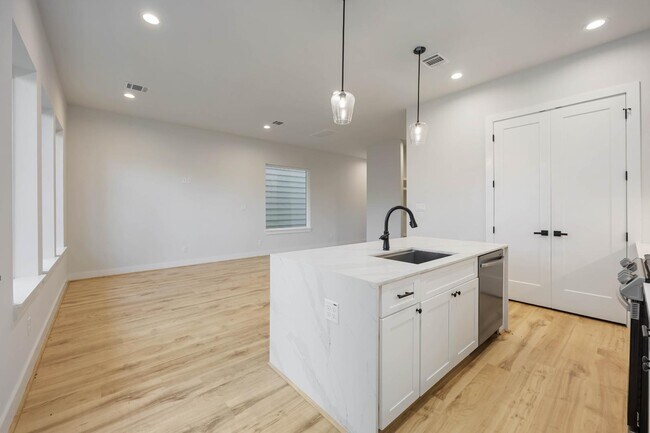 Building Photo - 6119 Campo Vista Dr