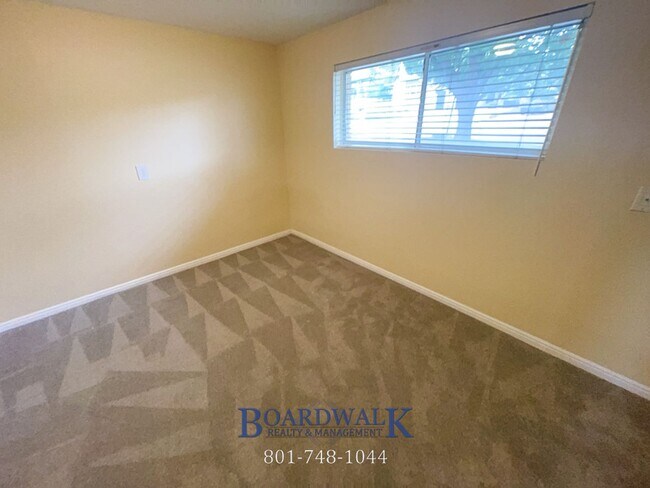 Building Photo - 2827 E Bridgewater Dr