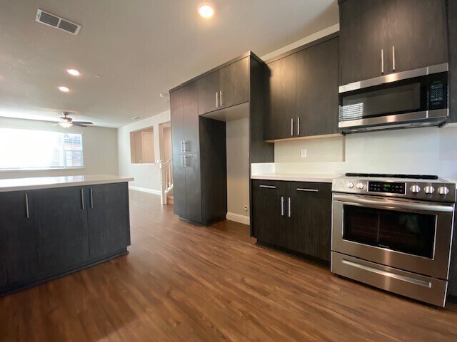 Building Photo - Modern 4bd/3ba 1930 sq. ft. home in Rancho Cordova!