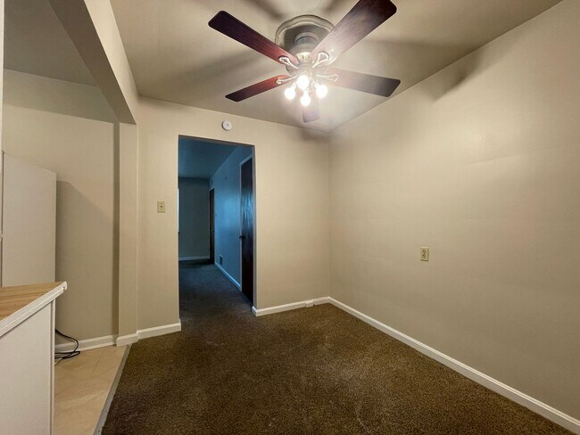 Building Photo - 1191 Groesbeck Rd