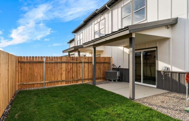 Building Photo - 600 Mira Wy