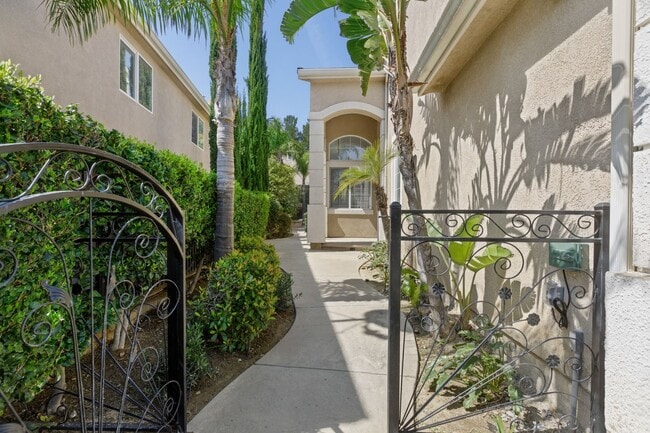 Building Photo - Gorgeous 3BD 2-Story Home in the Sorrento Community in Porter Ranch!