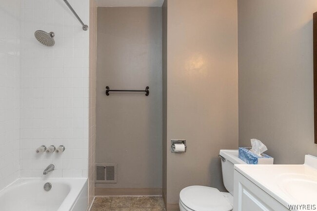 Building Photo - 493 Delaware Ave