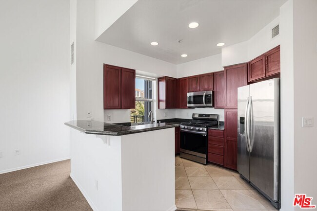 Building Photo - 6400 Crescent Prk E
