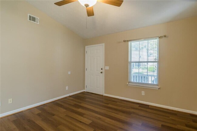 Building Photo - 2375 Lexington Ln