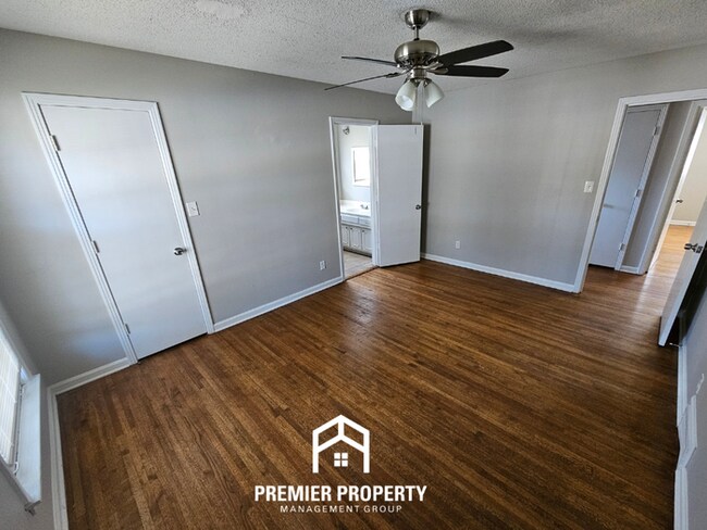 Building Photo - Classic 3BR/2BA Home in 38119 | Hardwood Floors, Fireplace & Formal Dining