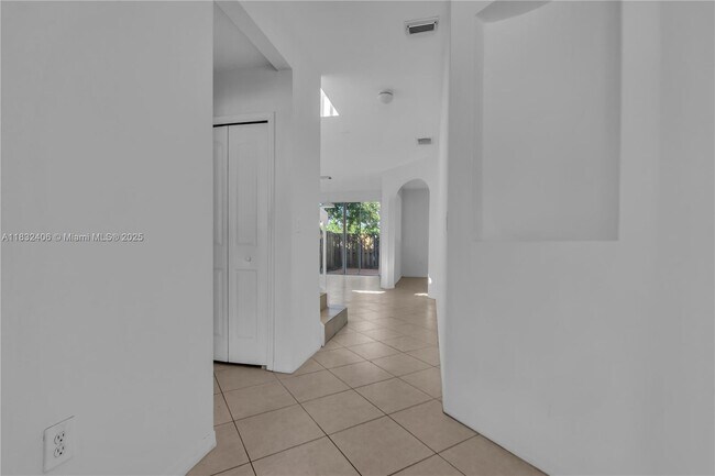 Building Photo - 27463 SW 137th Ct