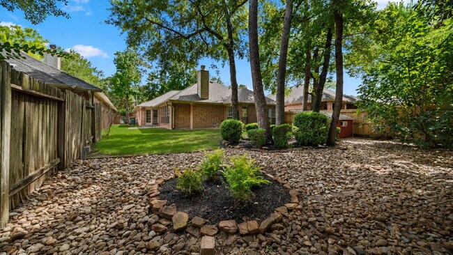 Building Photo - Welcome home to Alden Bridge, where comfort meets The Woodlands lifestyle!