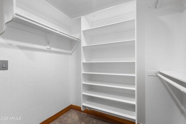 Building Photo - 322 E Gary Cir