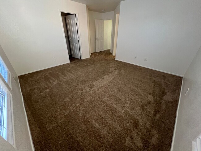 Building Photo - 3 Bedroom / 2.5 Bath Southwest Home