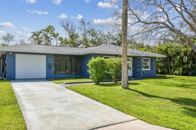 Building Photo - 951 Lantana Ave