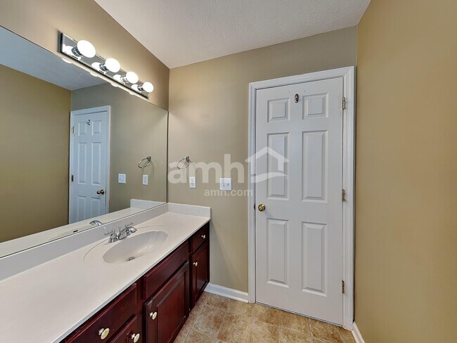 Building Photo - 661 Sugar Mill Dr